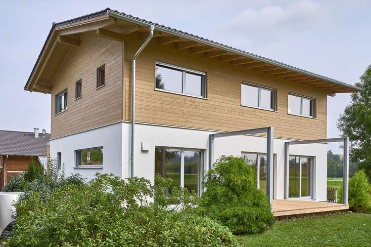Musterhauspark Sonnleitner Ortenburg, Casa Vita, Holzhaus mit Mischfassade auf mineralischem Putz und Lärchenholz