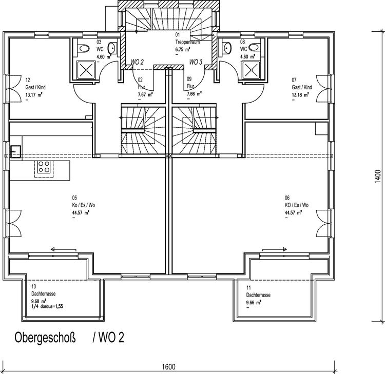 Der Grundriss des OGs des modernen Wohnungsbaus aus Holz mit Mischfassade aus Außenputz und Holz und Flachdach auf drei Ebenen