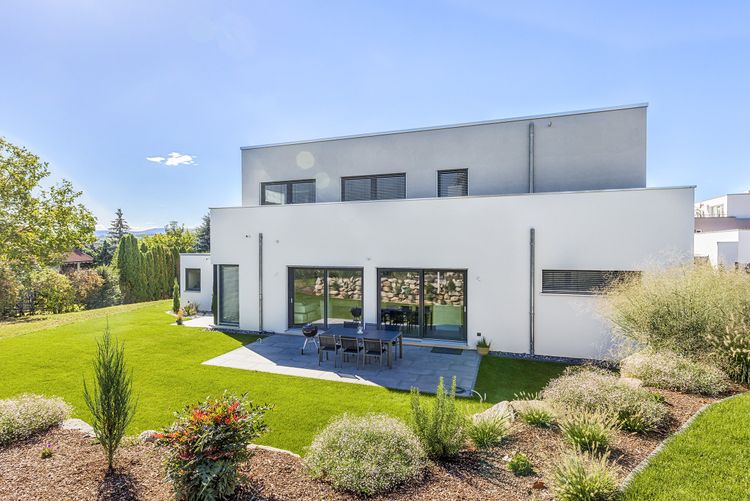 Bild 2 für Bauhaus-Villa mit großer Dachterrasse 