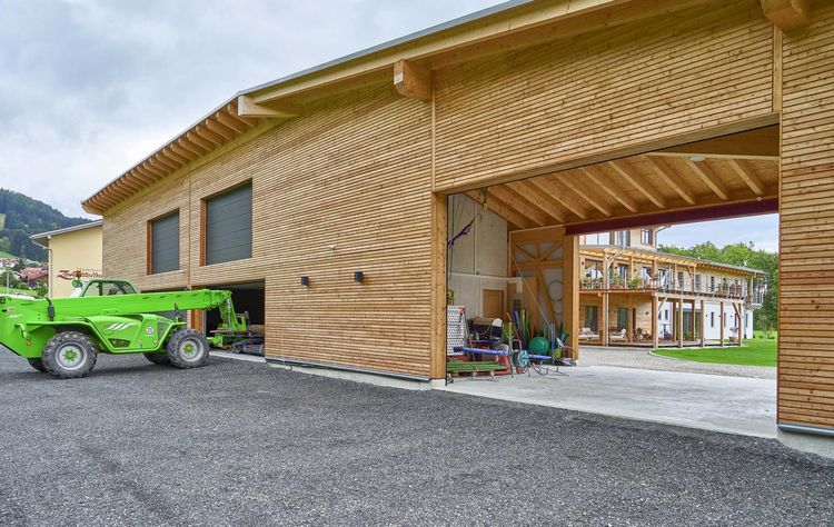 Moderne Tierheilpraxis und wohngesundes Privathaus in Holzbauweise