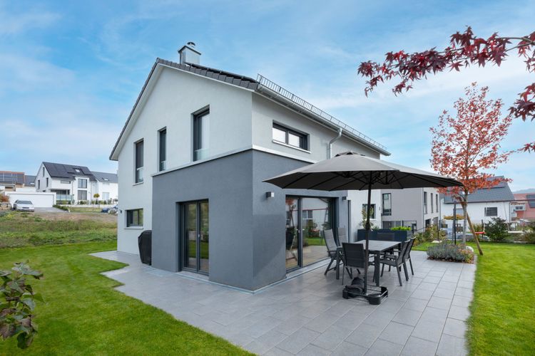 U333-Freistehendes-Einfamilienhaus-mit-Satteldach-terrasse.jpg