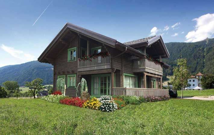  Holzblockhaus im alpinen Baustil
