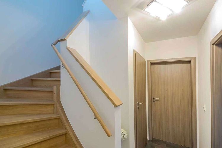 Gewundene Treppe mit eingebauter Vorratskammer