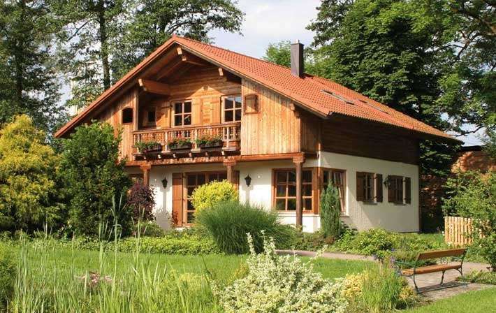 Holzblockhaus im bayerischen Baustil