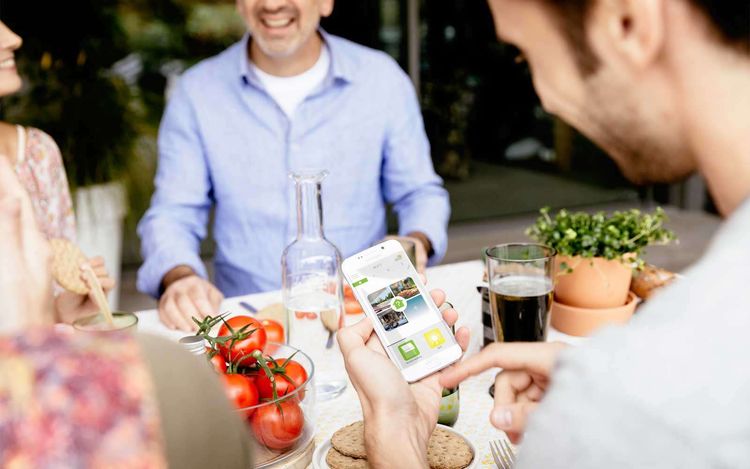 Steuerung des Smart Homes mit dem Smart Phone im Garten