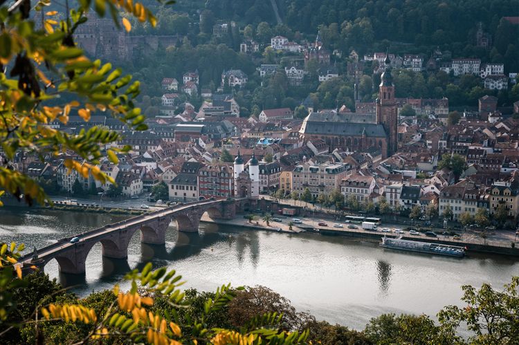 Blick auf den Neckar und die Heidelberger Altstadt