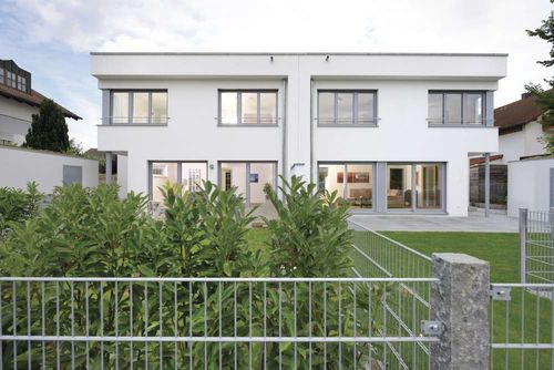 Energieeffizientes Doppelhaus im Bauhaus-Stil - Slideshow-Bild 1