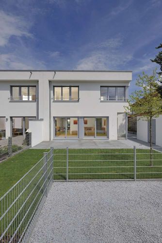 Energieeffizientes Doppelhaus im Bauhaus-Stil - Slideshow-Bild 2