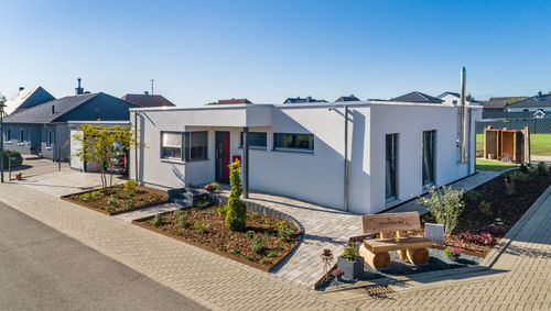 Bauhaus-Bungalow mit Carport - Slideshow-Bild 1