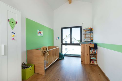 Das Kinderzimmer mit besonders hoher Decke