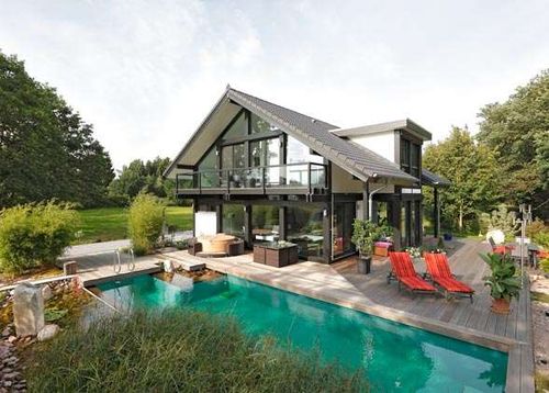 Modernes Einfamilienhaus in Holzbauweise mit Terrasse und Pool