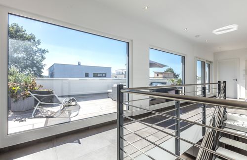 Bauhaus-Villa mit großer Dachterrasse - Slideshow-Bild 7