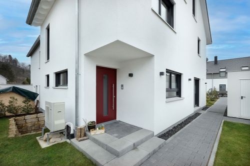 U340-Doppelhaus-mit-Satteldach-Haustür.jpg